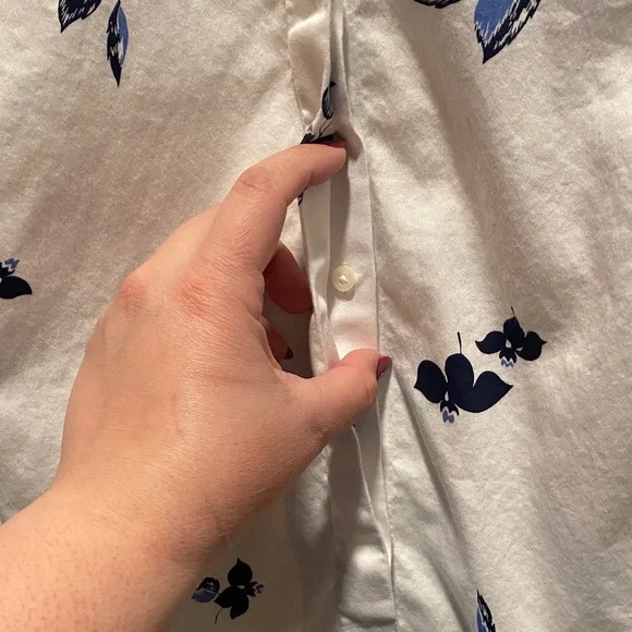 Chaps Women’s White & Blue Floral No-Iron Button-Down Blouse | Size 1X | 100% Co - Picture 7 of 10